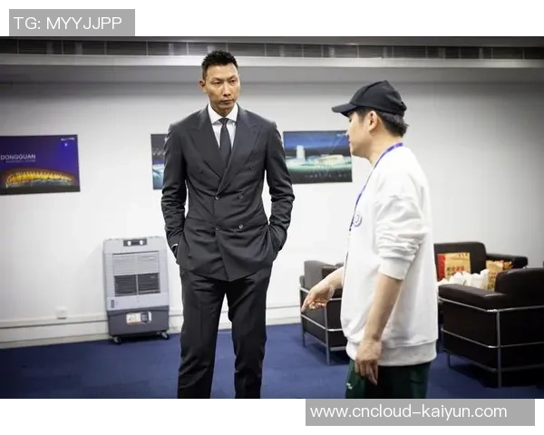 易建联重返赛场展现不老传奇引发球迷热议和期待